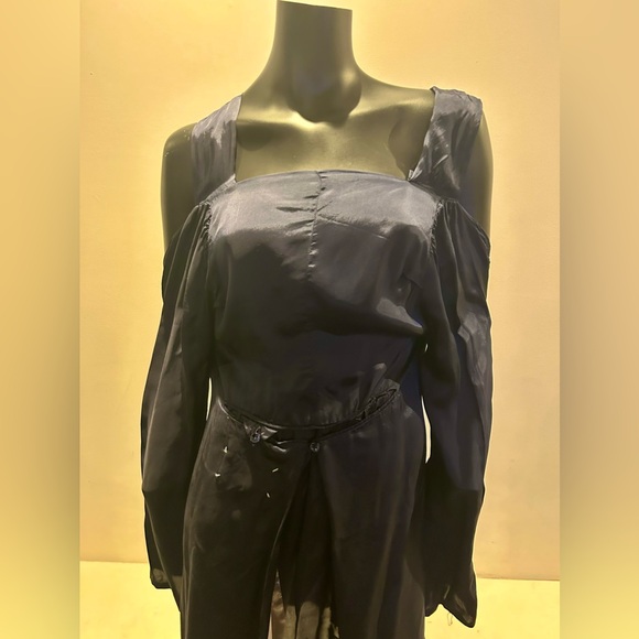 Navy Margiela silk trench dress. Long sleeves cut out style at the shoulders. - Picture 11 of 13